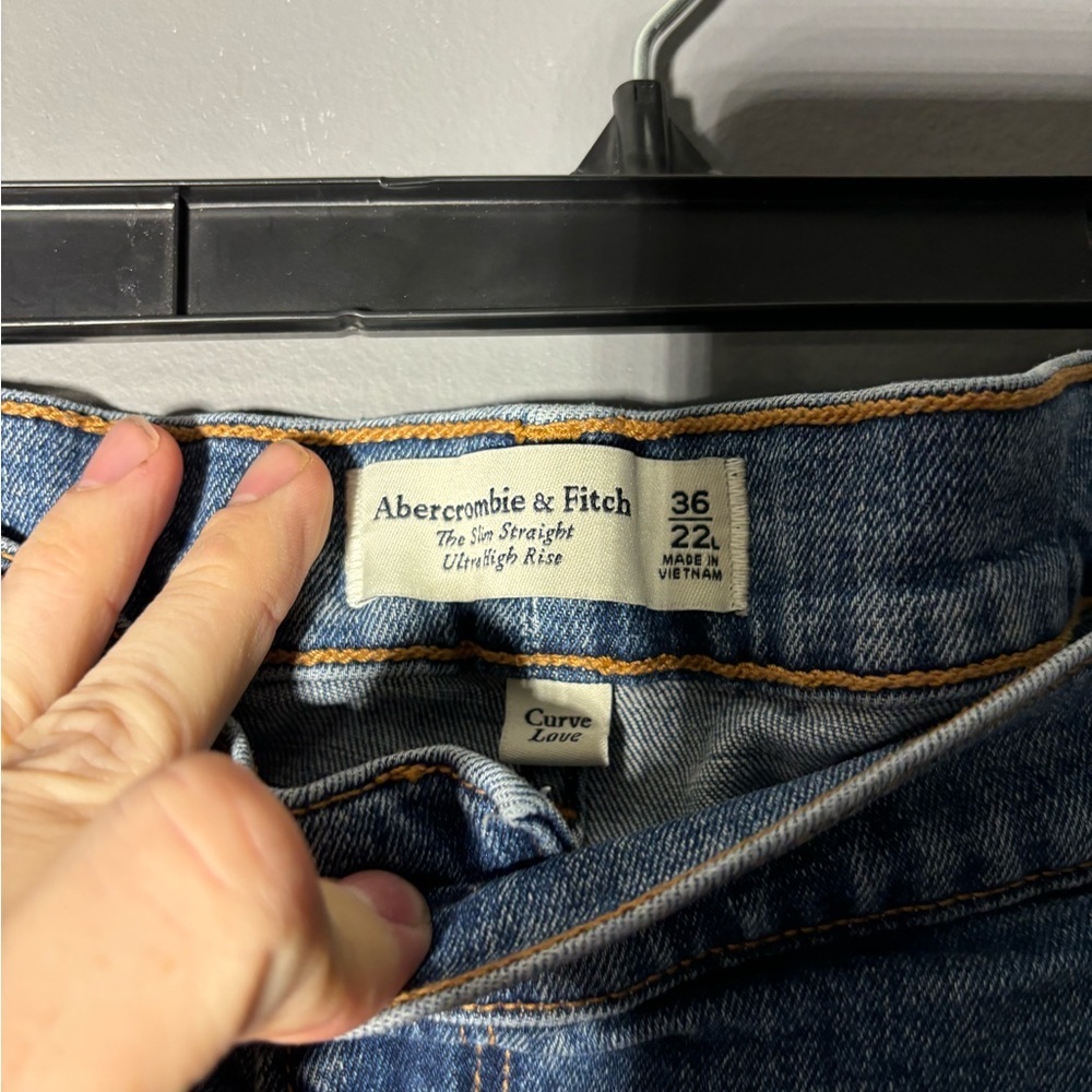 Abercrombie The Slim Straight Ultra High Rise Curve Love Jeans Size 22L - Picture 3 of 3